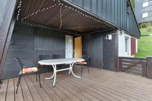 a patio with a table and chairs on a deck at Urlaub Im Häusle in Loßburg