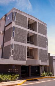 una rappresentazione della parte anteriore di un edificio di Premier Hotel a Votuporanga