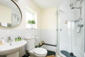 a bathroom with a toilet and a sink and a shower at Falcon House CW73 Lower Mill Estate Cotswolds in Somerford Keynes +11 photos