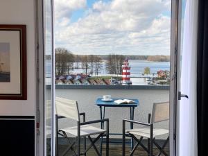 Výhled na řeku, která protéká v blízkosti hotelu