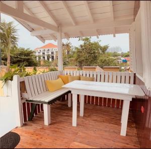 Balkón nebo terasa v ubytování Abihon HoferHaus Mactan Guesthouse