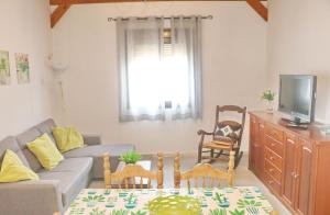 Televízia a/alebo spoločenská miestnosť v ubytovaní Apartamento Trafalgar