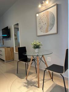 Μια τηλεόραση ή/και κέντρο ψυχαγωγίας στο C&C Studio