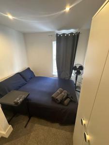 a bedroom with a blue bed and a window at Piccadilly Circus 15minutes away in London