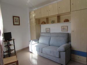 a living room with a blue couch and a table at CABO DE GATA HOME AND BEACH in El Cabo de Gata
