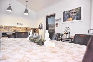 Posezení v ubytování Knowhere Selfcatering Unit 2