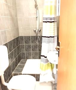 Koupelna v ubytování Cosy Apartment in Vir with Mountain View, 35 m²