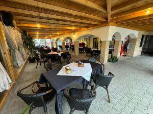 Restaurace v ubytování Pensiunea Lebada