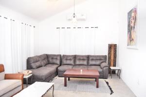 Posezení v ubytování Knowhere Selfcatering Unit 2