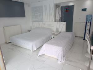 Ένα ή περισσότερα κρεβάτια σε δωμάτιο στο Alpha Delta Pool Suite