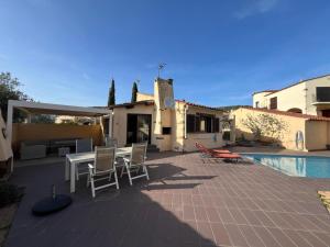 Bazén v ubytovaní Villa Franca privat pool alebo v jeho blízkosti