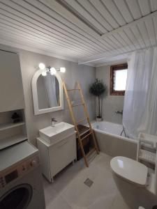Laki's House tesisinde bir banyo