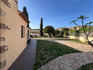 Vonkajšia záhrada v ubytovaní Villa Franca privat pool