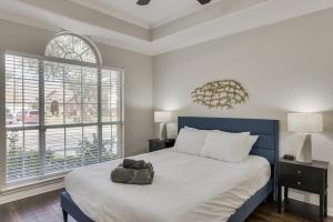 Ένα ή περισσότερα κρεβάτια σε δωμάτιο στο Spacious and Luxury Home w Cinema Room and Pool +38 φωτογραφίες