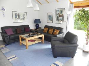 Posezení v ubytování E19 Haus mit Wintergarten, Terrasse und Garten