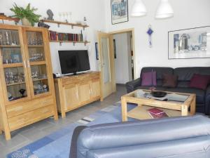 TV a/nebo společenská místnost v ubytování E19 Haus mit Wintergarten, Terrasse und Garten