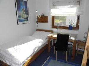 Postel nebo postele na pokoji v ubytování E19 Haus mit Wintergarten, Terrasse und Garten