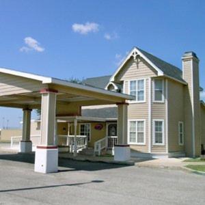 a large house with a driveway in front of it at Victorian Inn Midland in Midland