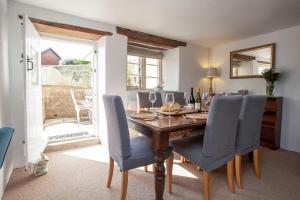 a dining room with a wooden table and chairs at ※ Charming Country House Nr Bath (WC)※ in Biddlestone