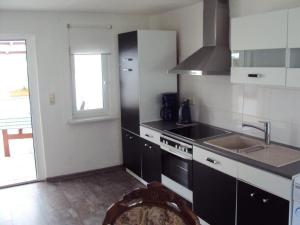 Fotografie z fotogalerie ubytování Charmantes Ferienhaus in Karlshagen mit Grill und Terrasse v destinaci Ostseebad Karlshagen + 8 fotografií
