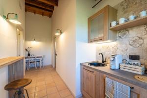Agriturismo - La Campagna di San Francesco的厨房或小厨房