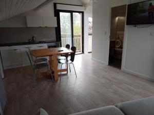 a kitchen and dining room with a table and chairs at Chez Mimi 1,7 kilomètres de Luxeuil les Bains in Froideconche