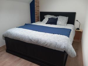 Ένα ή περισσότερα κρεβάτια σε δωμάτιο στο La grange