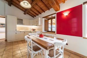 Agriturismo - La Campagna di San Francesco的厨房或小厨房