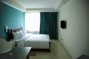 a bedroom with a bed and a large window at Vell Grey Hotel in Martuni