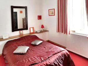 a bedroom with a bed with two pillows on it at Villa de 5 chambres avec piscine privee jacuzzi et jardin amenage a Saint Paul de Varax in Saint-Paul-de-Varax