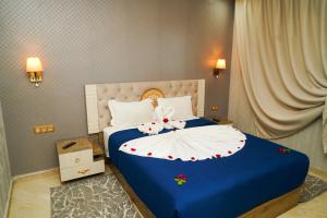 Un pat sau paturi într-o cameră la Great Holiday Apart-Hotel & Penthouse