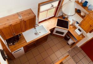 an overhead view of a kitchen with a laptop computer at Damm-Kate in Zingst