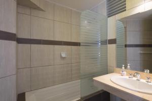 Ένα μπάνιο στο Guernica Apartments +12 φωτογραφίες