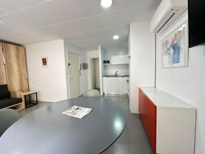 A kitchen or kitchenette at Agi Arago Studio