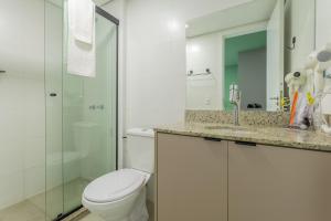 Easy Life Campos PUC by Xtay - Conforto em Curitiba, a poucos minutos do Teatro Paiol e do Mercado Municipal的一间浴室