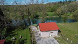 an aerial view of a house with a red roof at Kuća za odmor Franca in Ozalj