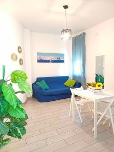 a living room with a blue bed and a table at Moonlight Sorrento Studios in Sorrento
