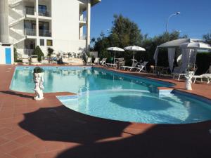 Hotel Parco degli Ulivi内部或周边的泳池