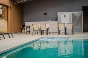 a group of chairs sitting next to a swimming pool at Plaza La - Night and Spa in Sremska Mitrovica