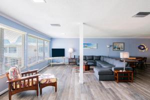 Khu vực ghế ngồi tại Island Oasis with a view