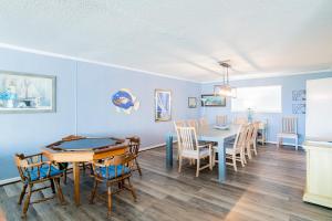 TV/trung tâm giải trí tại Island Oasis with a view