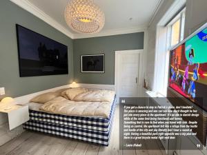 a bedroom with a bed and a flat screen tv at Luxury 'Kings Garden View' 260m2 Prime Located Flat in Copenhagen