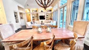 Posezení v ubytování Zen Den Cottage