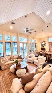 Posezení v ubytování Zen Den Cottage