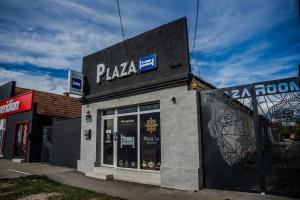 a pizza shop with a sign on the side of it at Plaza La - Night and Spa in Sremska Mitrovica