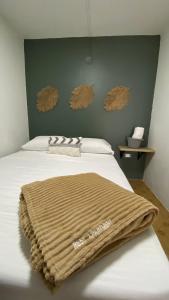 REST APARTMENT IN THE POBLADO客房内的一张或多张床位