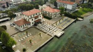 an aerial view of a house with a swimming pool at Hotel Villa Trieste in Sirmione