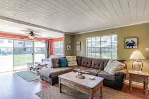 Et opholdsområde på East End Beach Side Bungalow