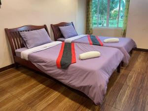 MJ Gargen View เรือนหลวงรีสอร์ท客房内的一张或多张床位