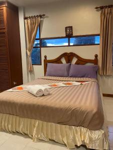 MJ Gargen View เรือนหลวงรีสอร์ท客房内的一张或多张床位